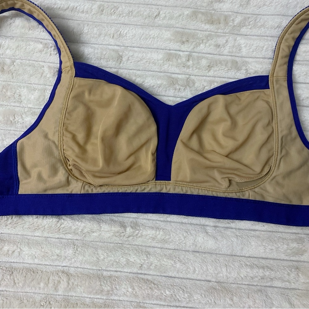 Lululemon / Ta Ta Tamer sports bra - Picture 4 of 4